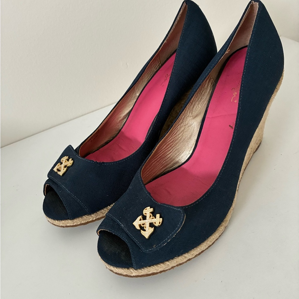 Lilly Pulitzer Navy Wedges with Gold Accents: Size 9.5 - Picture 4 of 9